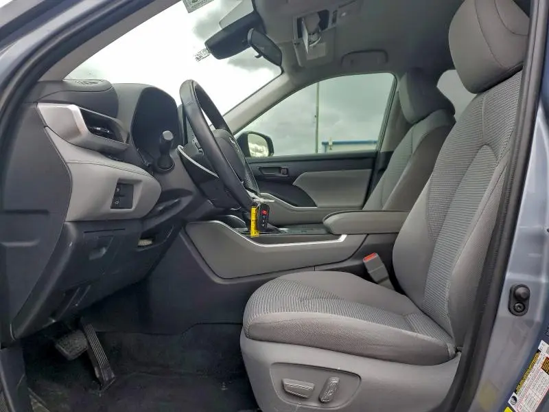 2021 TOYOTA HIGHLANDER LE  