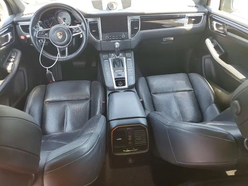 2017 PORSCHE MACAN   