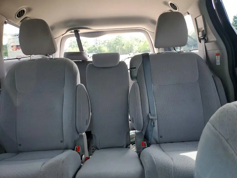 2020 TOYOTA SIENNA LE  