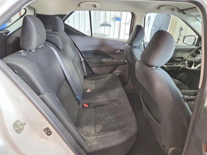 2022 NISSAN KICKS SV  