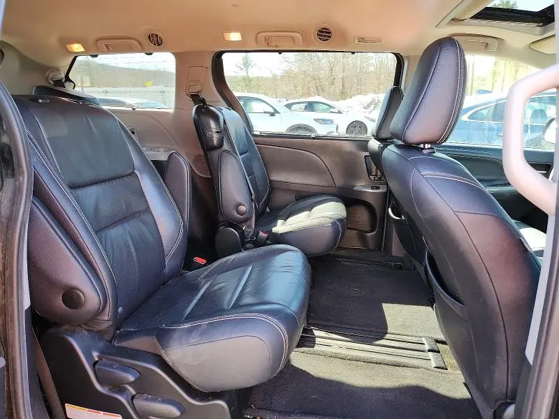 2017 TOYOTA SIENNA SE 8-PASSENGER  