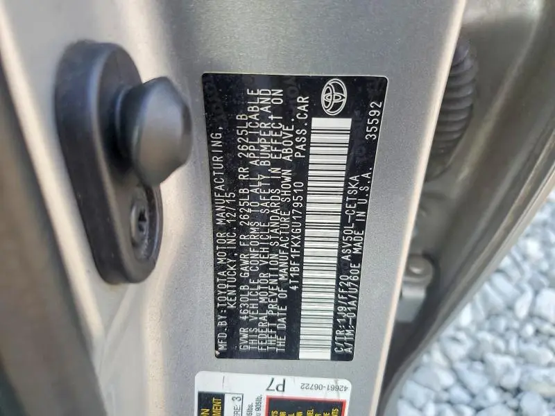 2016 TOYOTA CAMRY SE  