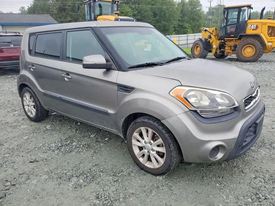2013 KIA SOUL +  