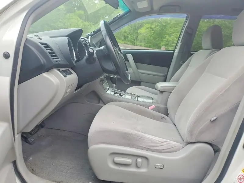 2010 TOYOTA HIGHLANDER BASE  