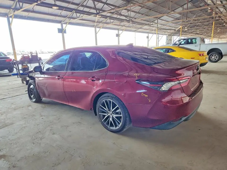 2022 TOYOTA CAMRY XLE  