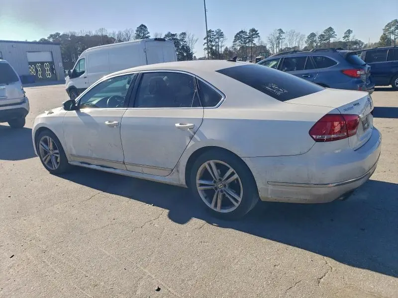 2015 VOLKSWAGEN PASSAT SE  