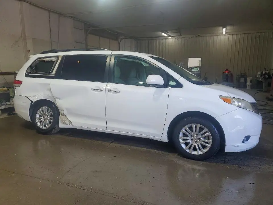 2011 TOYOTA SIENNA XLE 8-PASSENGER  