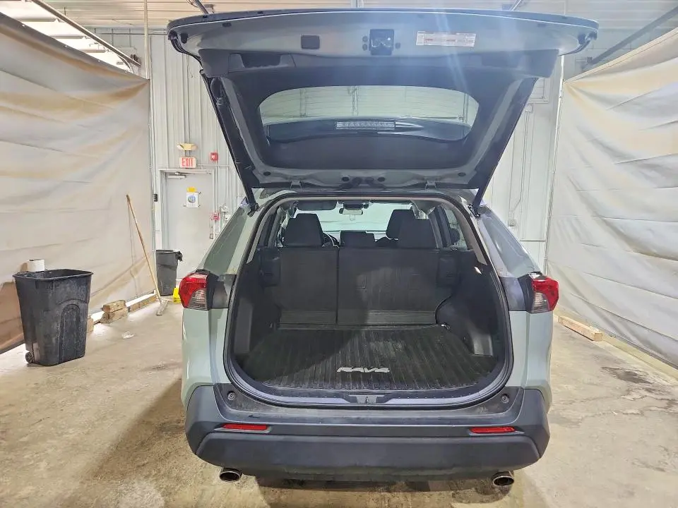 2023 TOYOTA RAV4 XLE  
