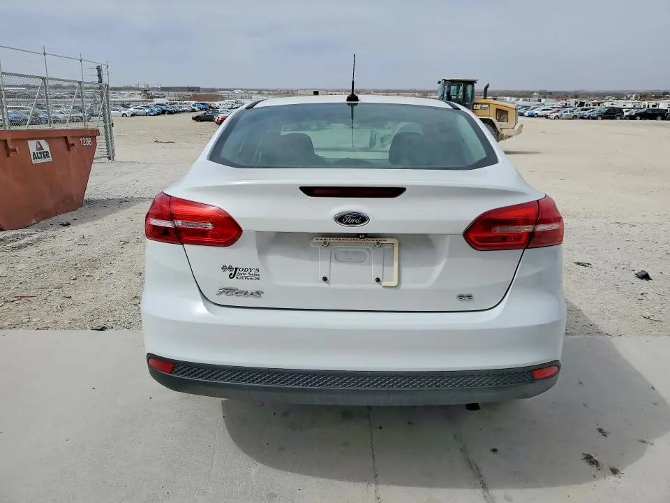 2016 FORD FOCUS SE  