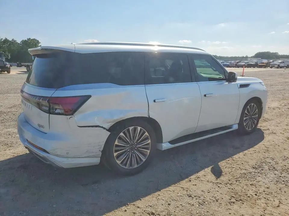 2025 INFINITI QX80 LUXE  