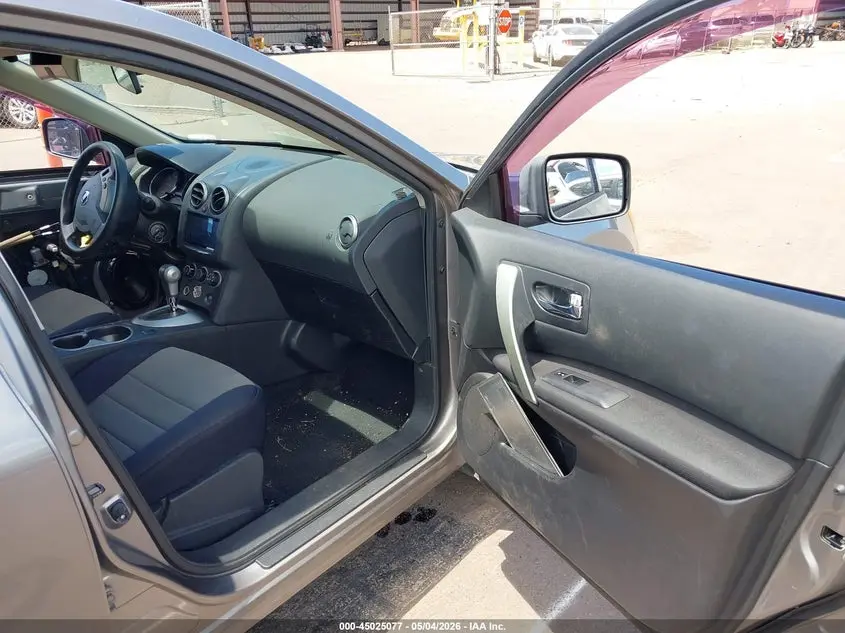 2013 NISSAN ROGUE S