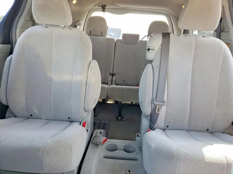 2011 TOYOTA SIENNA LE  