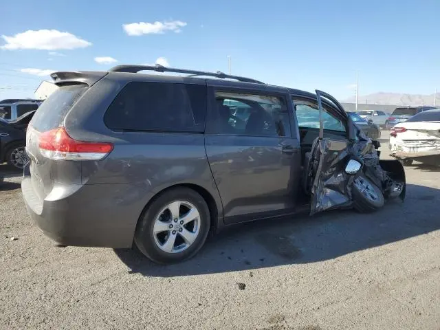 2013 TOYOTA SIENNA LE  
