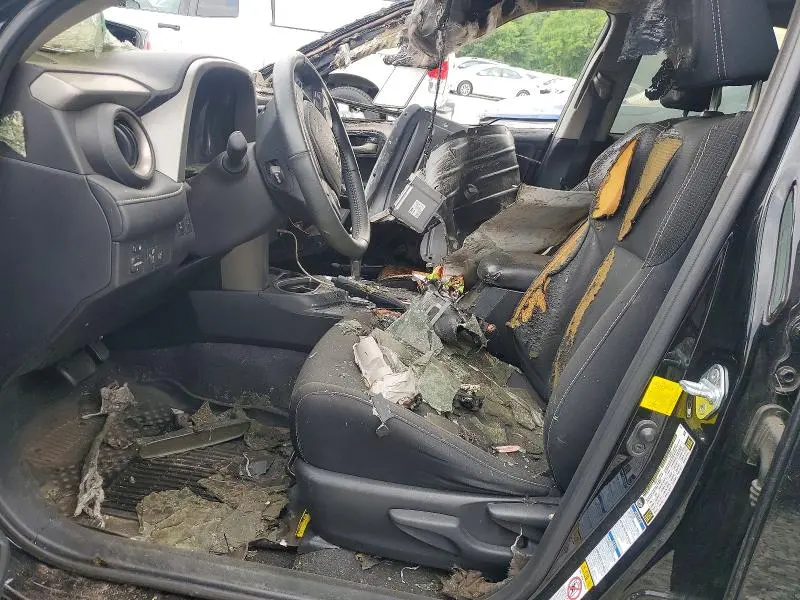 2017 TOYOTA RAV4 XLE  