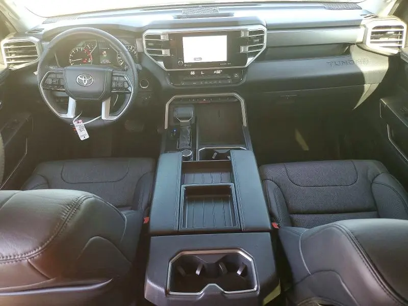 2022 TOYOTA TUNDRA SR5  