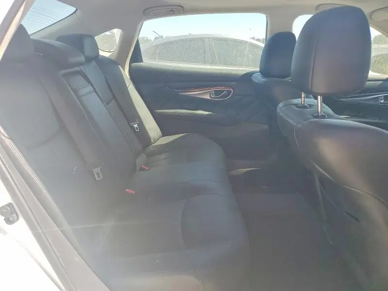 2015 INFINITI Q70L 3.7  