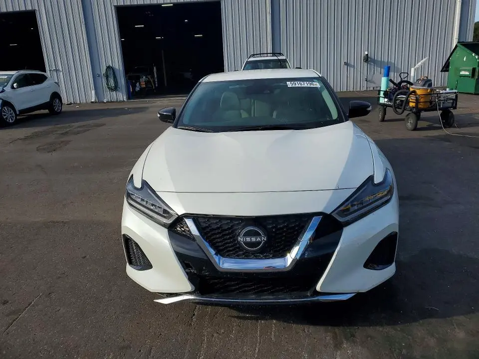 2023 NISSAN MAXIMA SV  