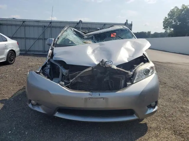 2011 TOYOTA SIENNA XLE  
