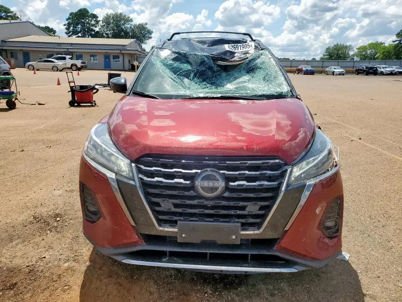 2024 NISSAN KICKS SR  