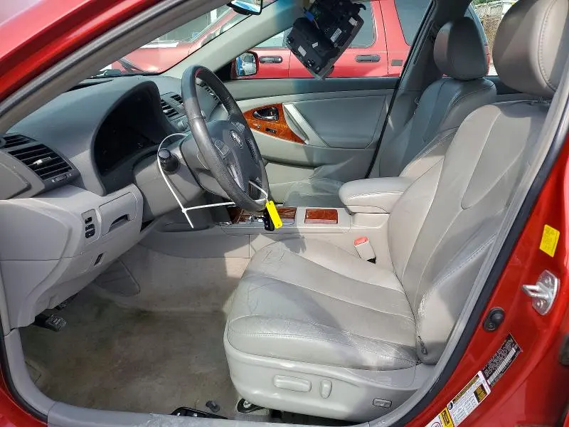 2011 TOYOTA CAMRY XLE V6  