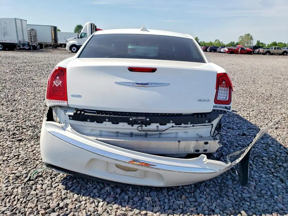 2019 CHRYSLER 300 LIMITED  