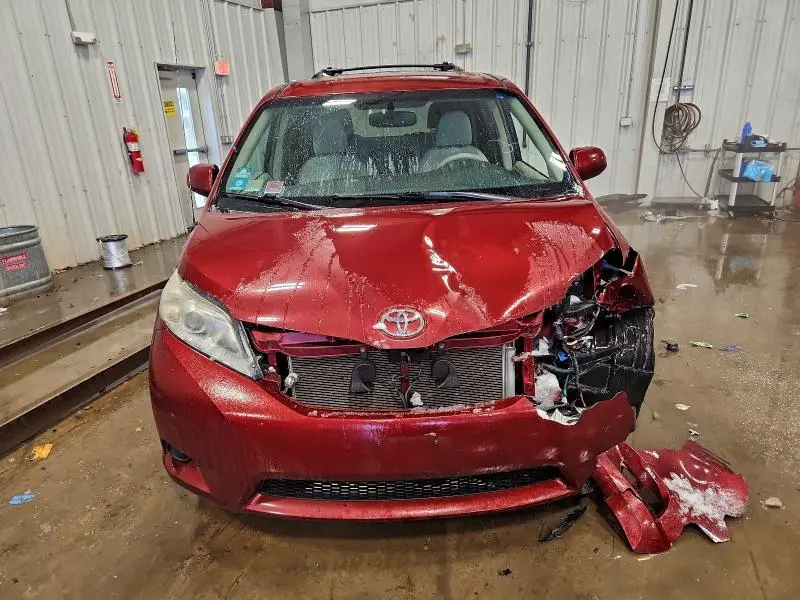 2012 TOYOTA SIENNA LE  