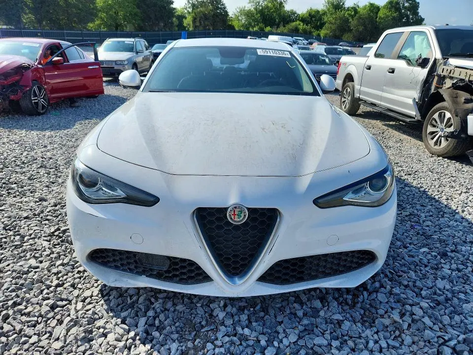 2017 ALFA ROMEO GIULIA   