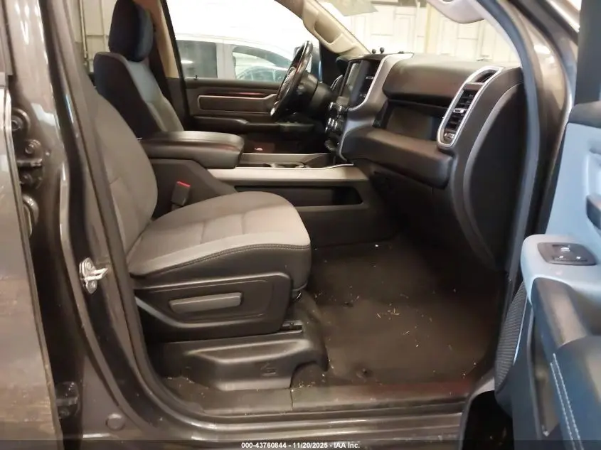 2020 RAM 1500 BIG HORN  4X4 6'4 BOX