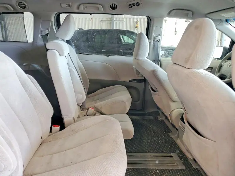 2011 TOYOTA SIENNA LE  