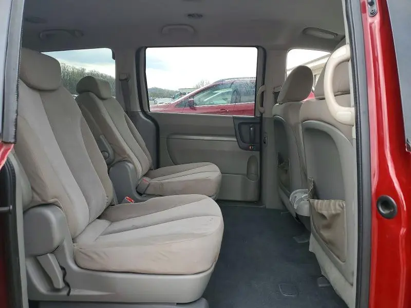 2010 KIA SEDONA BASE  