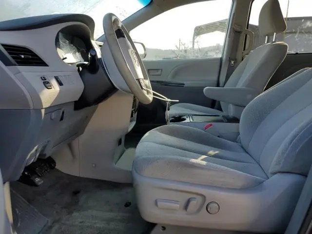 2014 TOYOTA SIENNA LE