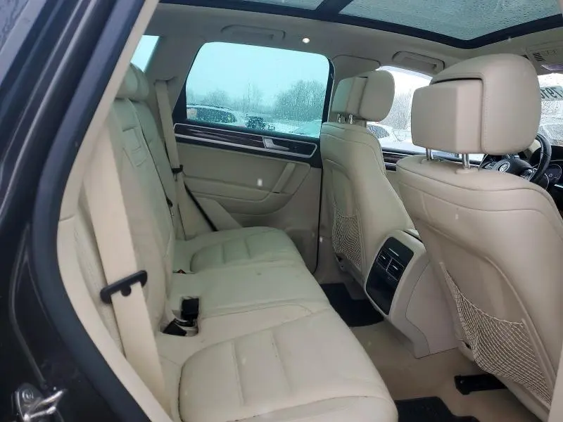 2015 VOLKSWAGEN TOUAREG V6 TDI  