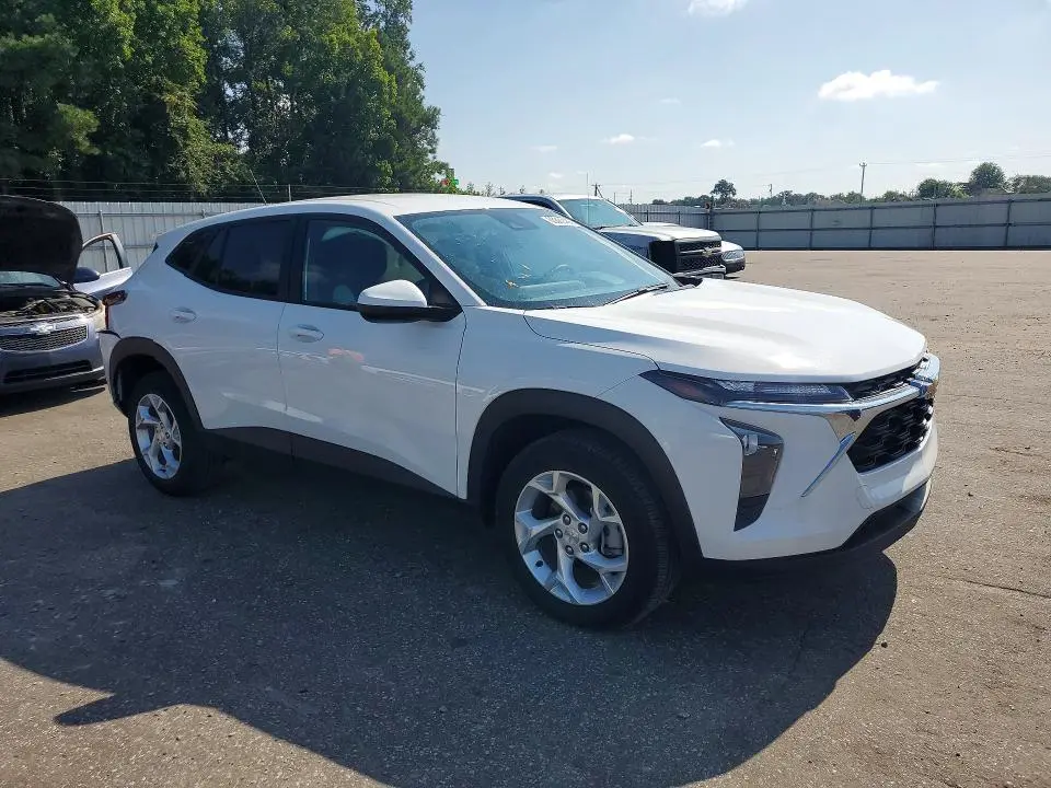2024 CHEVROLET TRAX LS  