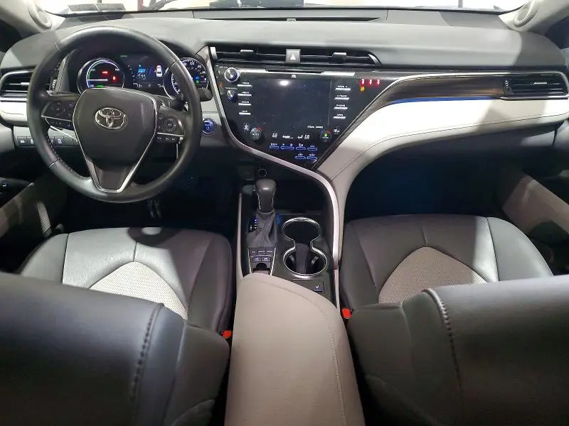 2020 TOYOTA CAMRY XLE  