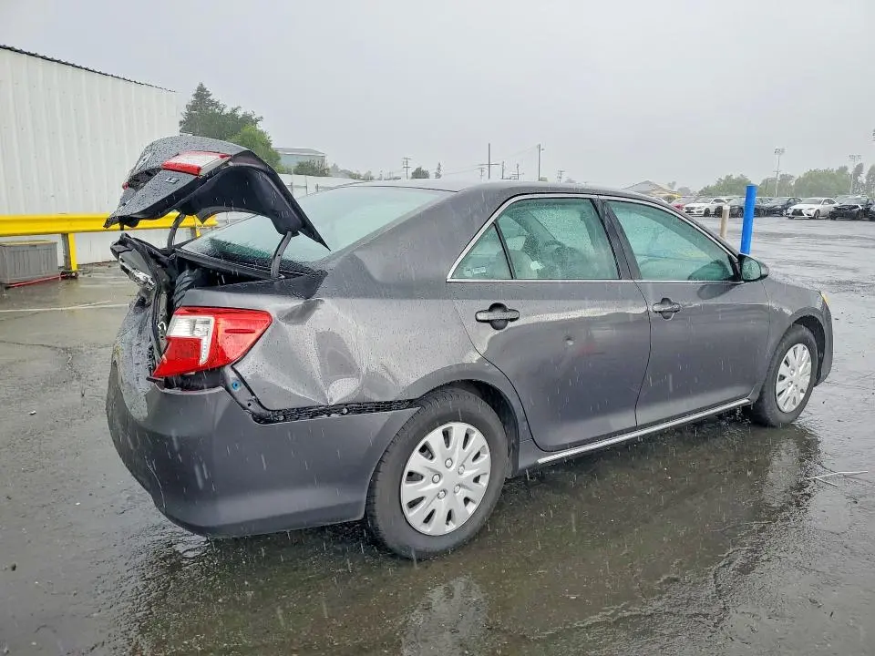 2013 TOYOTA CAMRY LE  