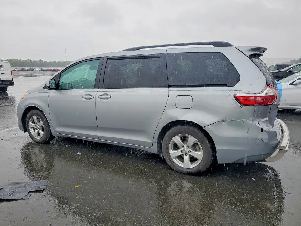 2015 TOYOTA SIENNA LE  