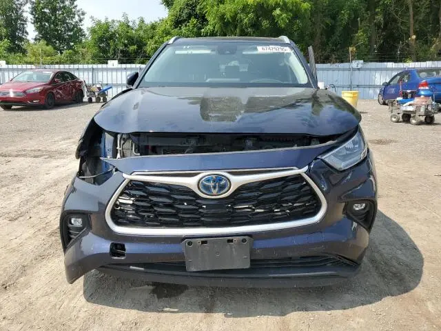 2022 TOYOTA HIGHLANDER HYBRID XLE  