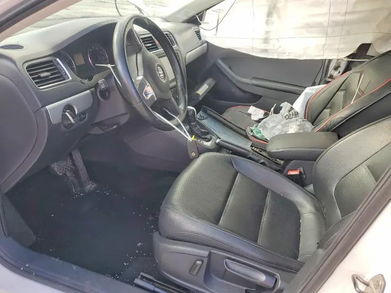 2013 VOLKSWAGEN JETTA SE  