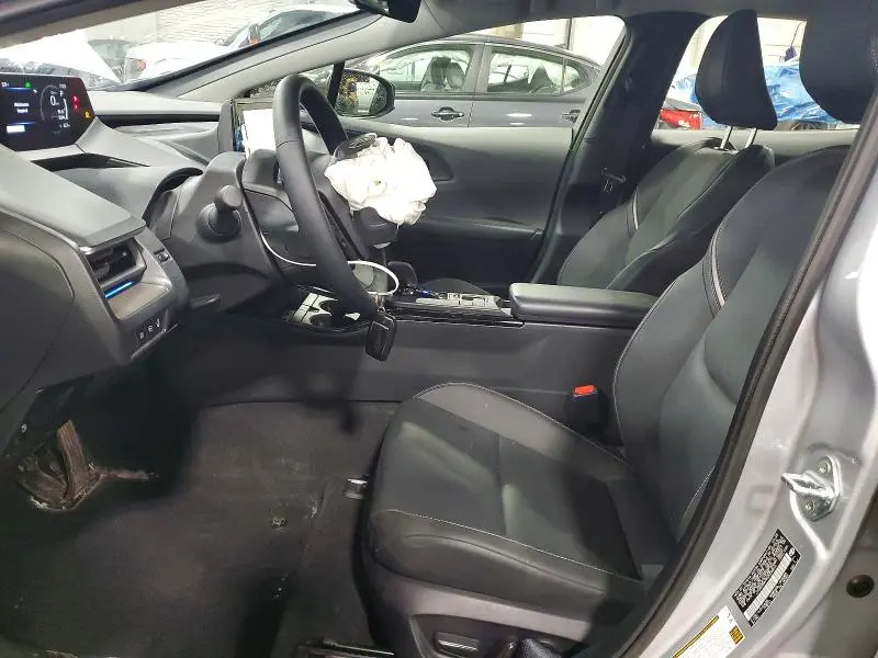 2025 TOYOTA PRIUS XLE  