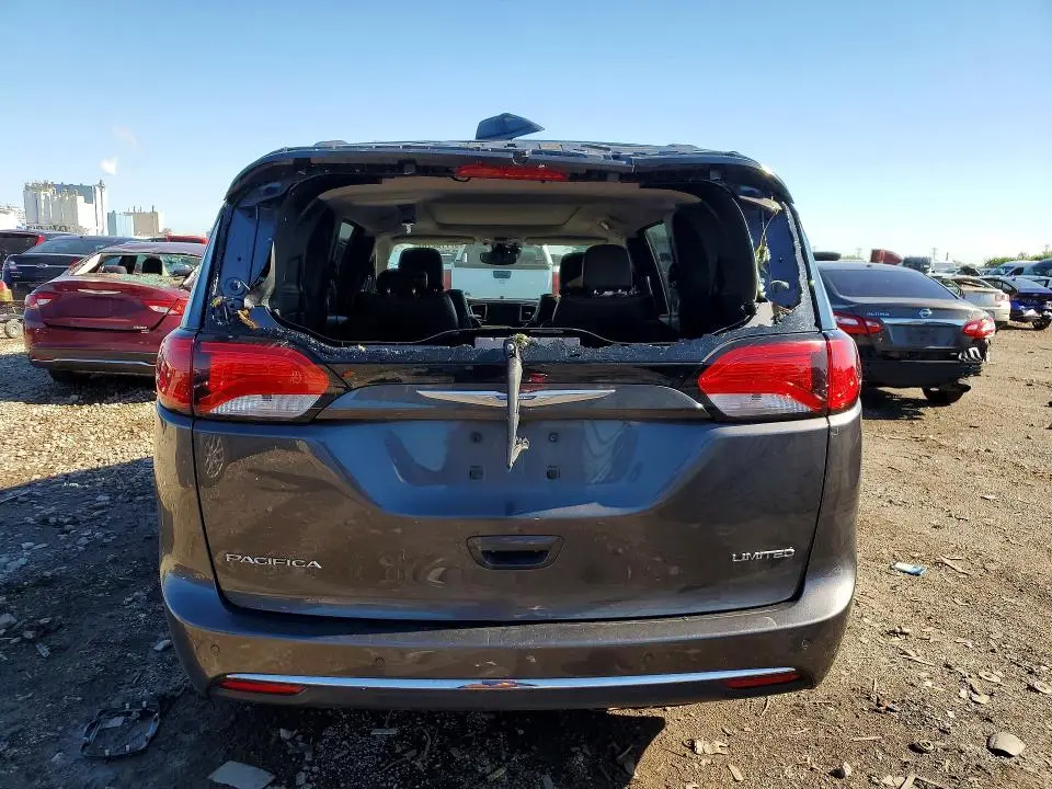 2017 CHRYSLER PACIFICA LIMITED  