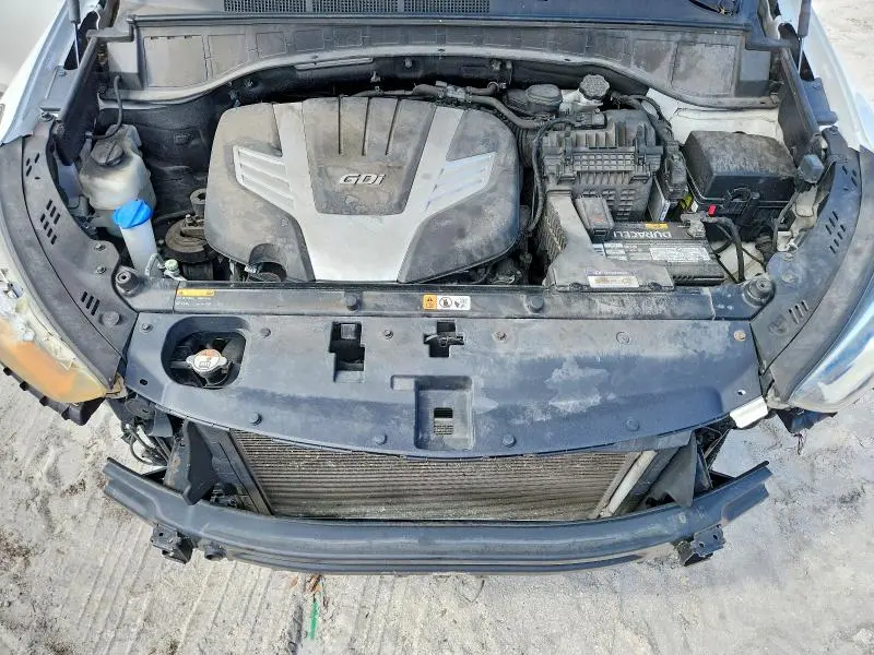 2017 HYUNDAI SANTA FE SE  