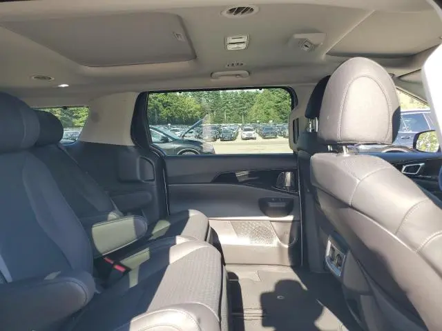 2025 KIA CARNIVAL SX  