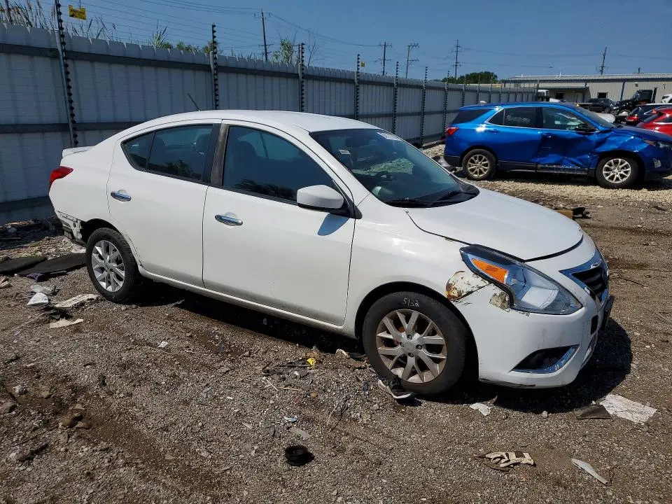 2018 NISSAN VERSA SV  
