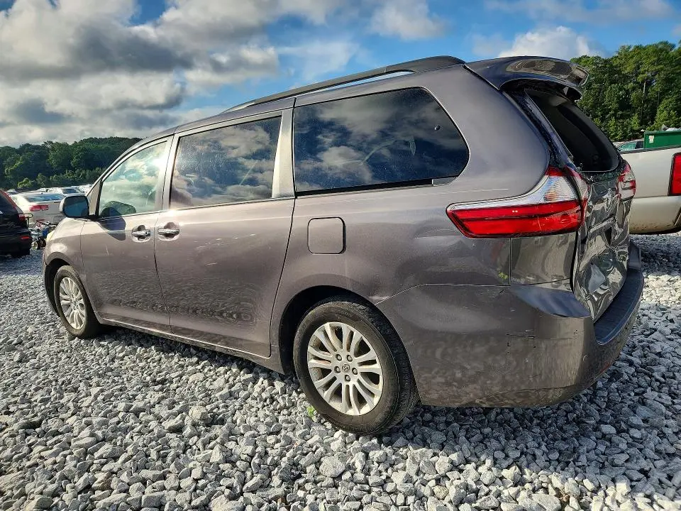2015 TOYOTA SIENNA XLE 8-PASSENGER  