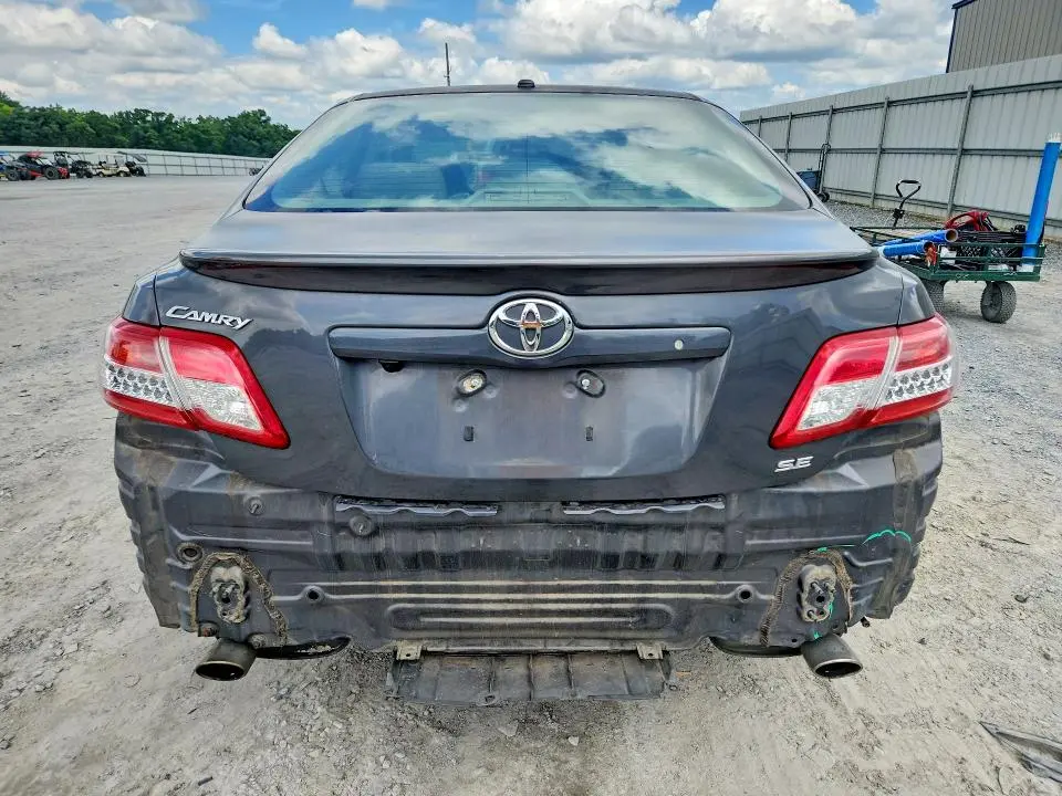 2011 TOYOTA CAMRY SE  