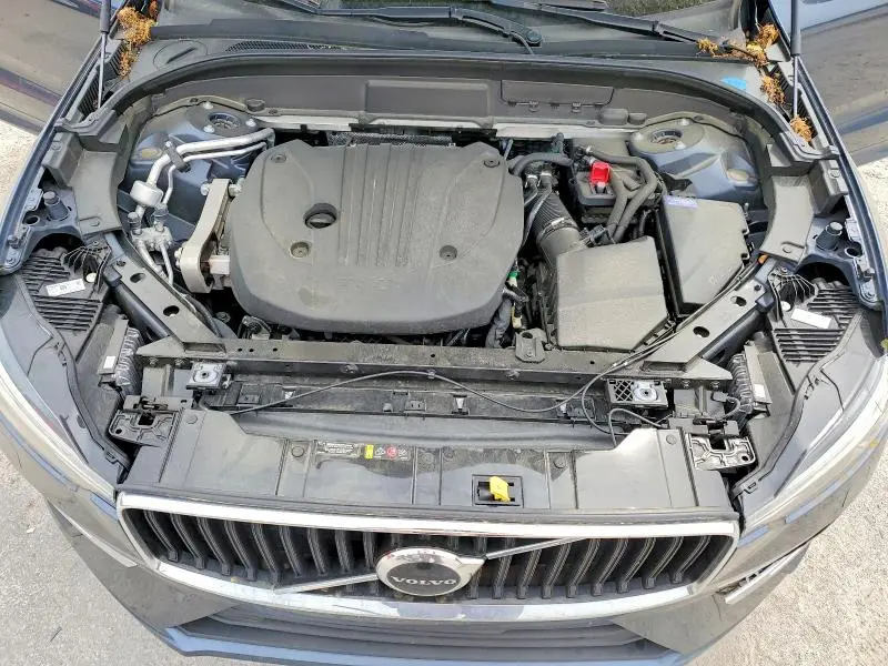 2022 VOLVO XC60 B5 MOMENTUM  