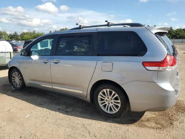 2012 TOYOTA SIENNA XLE  