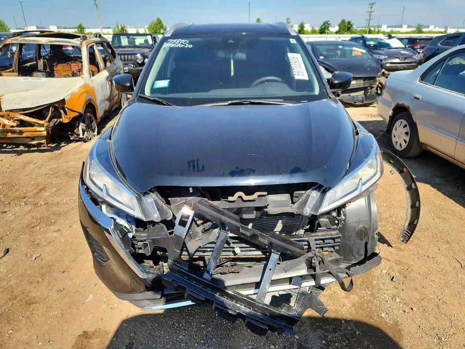 2021 NISSAN KICKS SV  