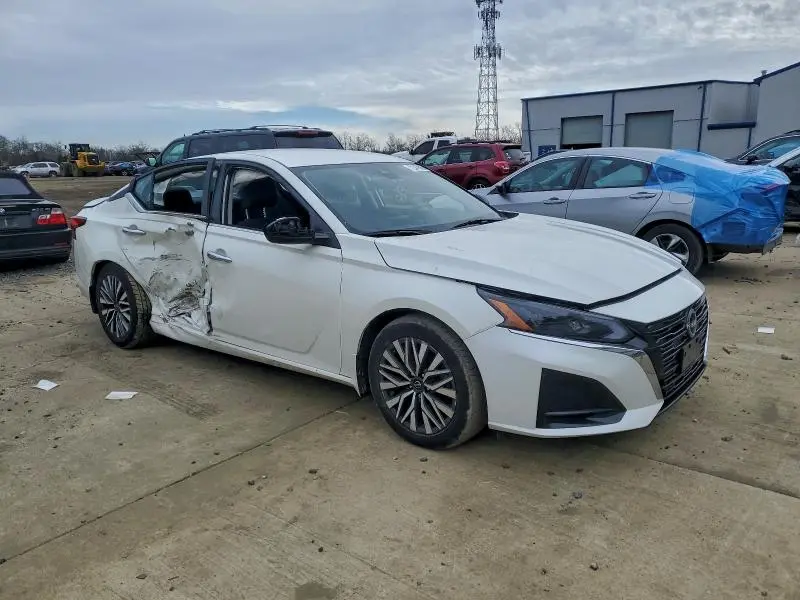 2024 NISSAN ALTIMA SV  