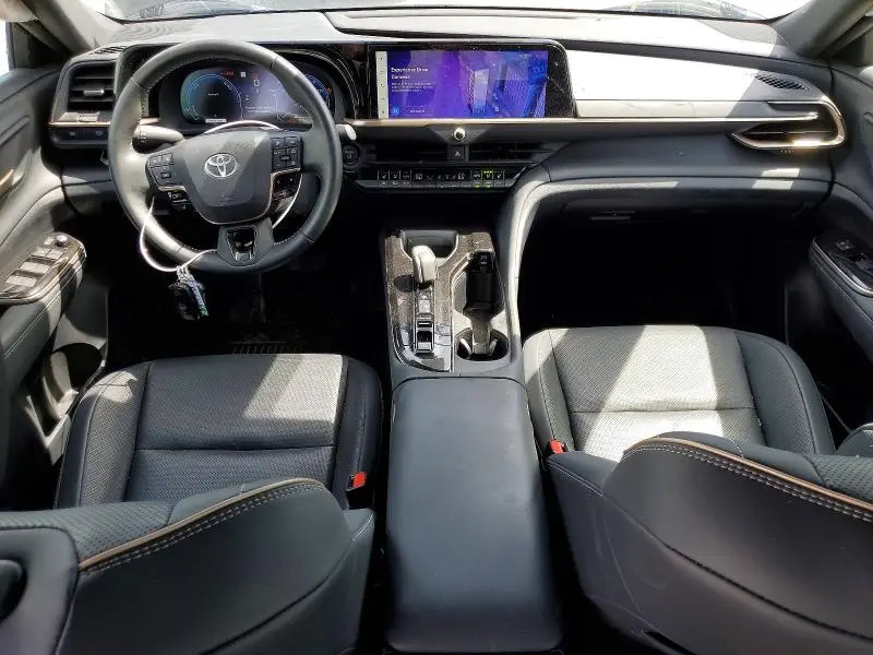 2025 TOYOTA CROWN XLE  